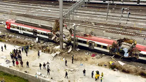 Vista general de la estación de tren de Atocha tras la explosión registrada a primera hora del 11 de marzo de 2004. Vista general de la estación de tren de Atocha tras la explosión registrada a primera hora del 11 de marzo de 2004.