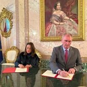 Ayuntamiento de Segovia y Junta de Castilla y León firman el convenio de cesión de las travesías Ayuntamiento de Segovia y Junta de Castilla y León firman el convenio de cesión de las travesías