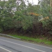 Traballos de limpiza nas marxenes das estradas autonómicas na provincia de Ourense
