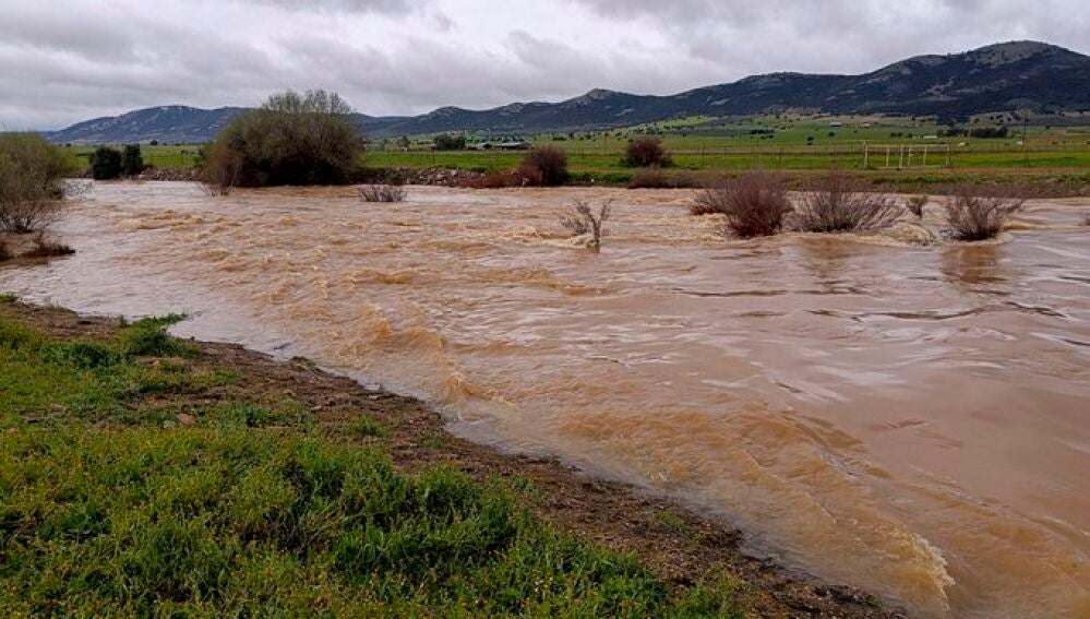 Crecida de agua en un río de Ciudad Real