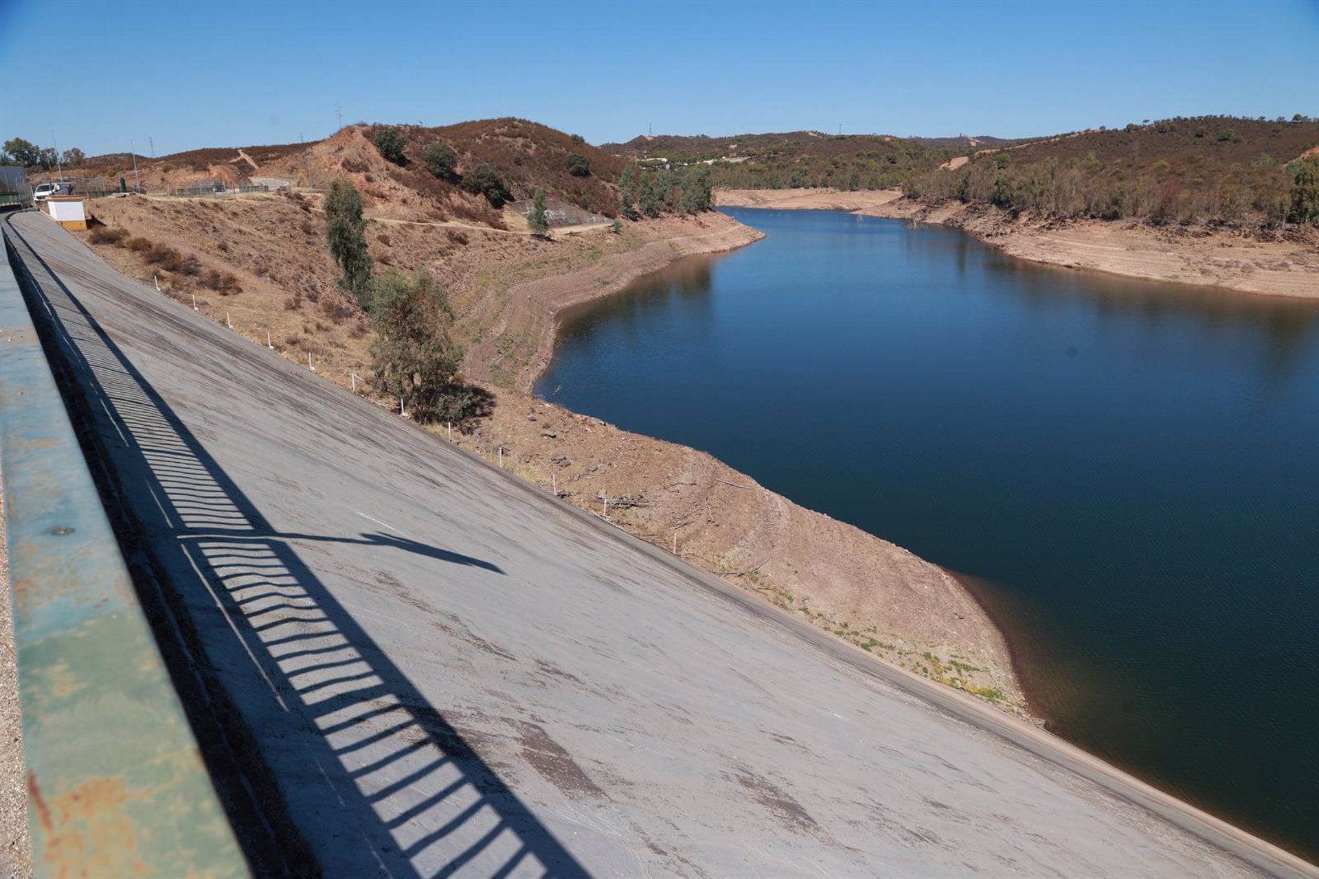El Ayuntamiento retrasa hasta después del verano posibles restricciones de agua tras las últimas lluvias El Ayuntamiento retrasa hasta después del verano posibles restricciones de agua tras las últimas lluvias
