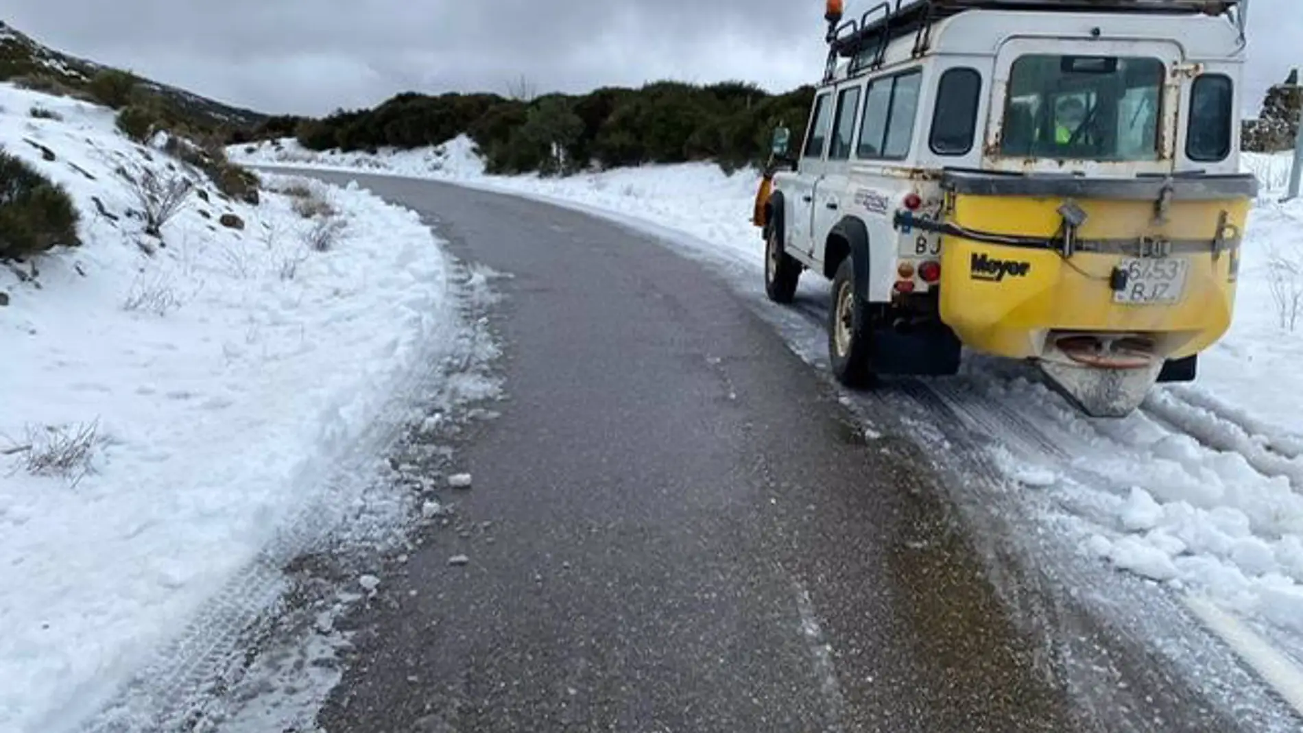 La Borrasca "Mónica" deja cortes en cuatro carreteras del norte de Cáceres por acumulación de nieve o por inundación