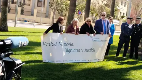 Familiares de víctimas de terrorismo presentes en el acto Familiares de víctimas de terrorismo presentes en el acto