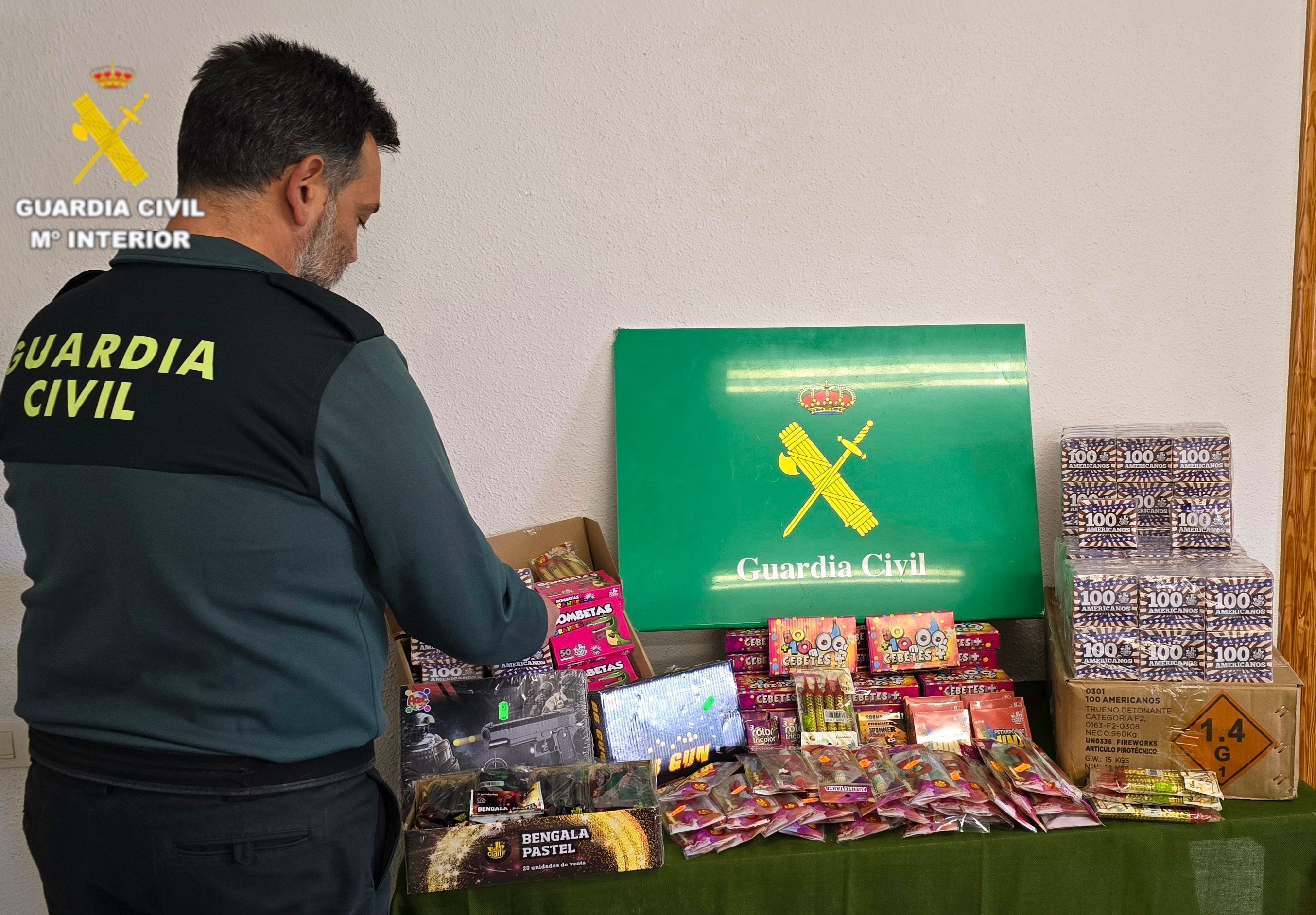La Guardia Civil ha aprehendido más de 40.500 artificios pirotécnicos durante las fiestas de la Magdalena La Guardia Civil ha aprehendido más de 40.500 artificios pirotécnicos durante las fiestas de la Magdalena