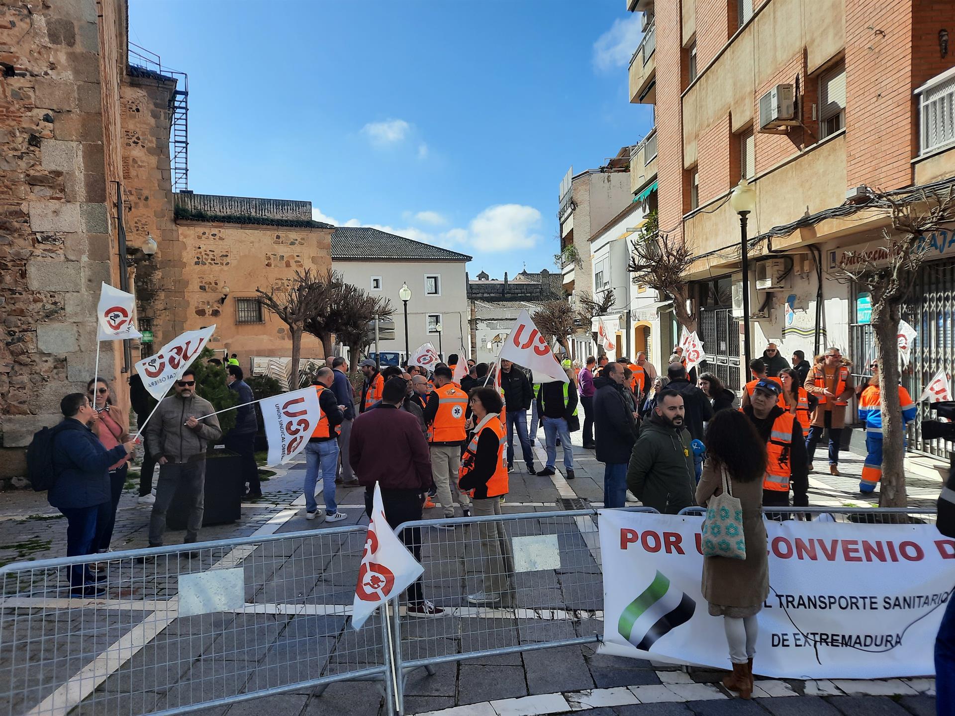 Trabajadores de Ambuvital mantendrán la huelga y las movilizaciones hasta que se firme un nuevo convenio en Extremadura Trabajadores de Ambuvital mantendrán la huelga y las movilizaciones hasta que se firme un nuevo convenio en Extremadura