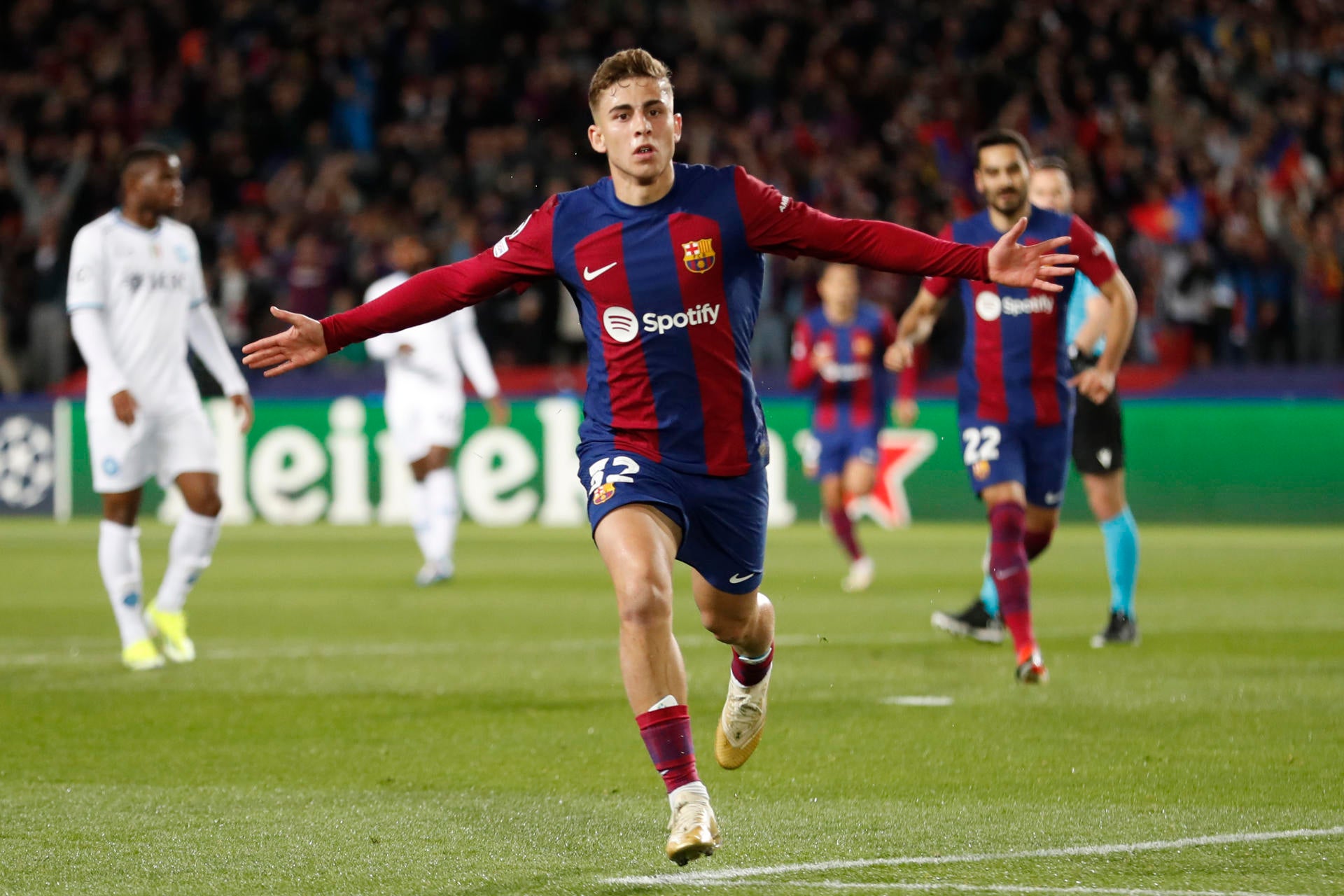 Barcelona - Nápoles: Xavi devuelve al Barça a unos cuartos de Champions Barcelona - Nápoles: Xavi devuelve al Barça a unos cuartos de Champions