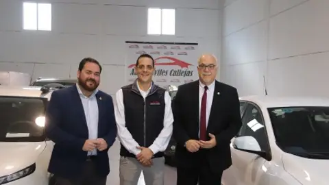 Pablo Camacho, Carlos Callejas y Julián Nieva en la inauguración de Automóviles Callejas Pablo Camacho, Carlos Callejas y Julián Nieva en la inauguración de Automóviles Callejas