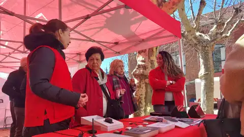 Voluntarias en el Día de Puertas Abiertas de la Cruz Roja Voluntarias en el Día de Puertas Abiertas de la Cruz Roja