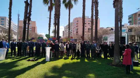 Presencia de autoridades y miembros de la Asociación de Víctimas del Terrorismo presentes en el acto. Presencia de autoridades y miembros de la Asociación de Víctimas del Terrorismo presentes en el acto.