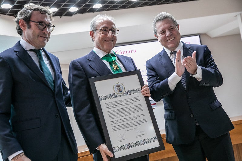 Mariano León, reconocido con la medalla de oro de la Cámara de Comercio tras 13 años al frente de la de Ciudad Real Mariano León, reconocido con la medalla de oro de la Cámara de Comercio tras 13 años al frente de la de Ciudad Real