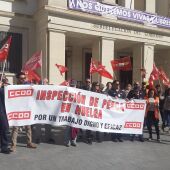 Los inspectores de pesca de Alicante protestan ante la subdelegación del Gobierno