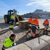 El Ayuntamiento de Peñíscola prepara la playa para Semana Santa El Ayuntamiento de Peñíscola prepara la playa para Semana Santa
