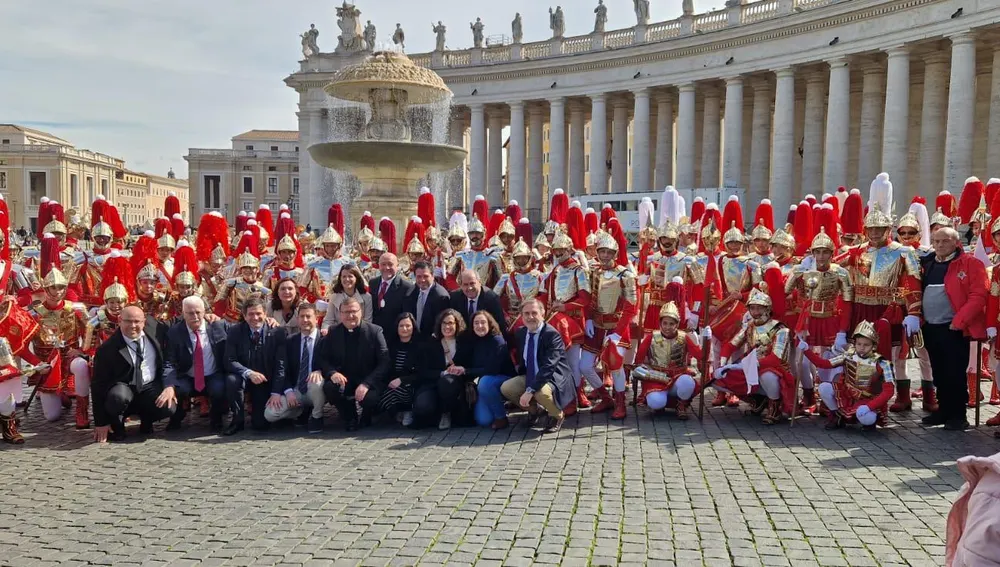 Foto de familia de la expedición del Campo de Calatrava que ha viajado al Vaticano
