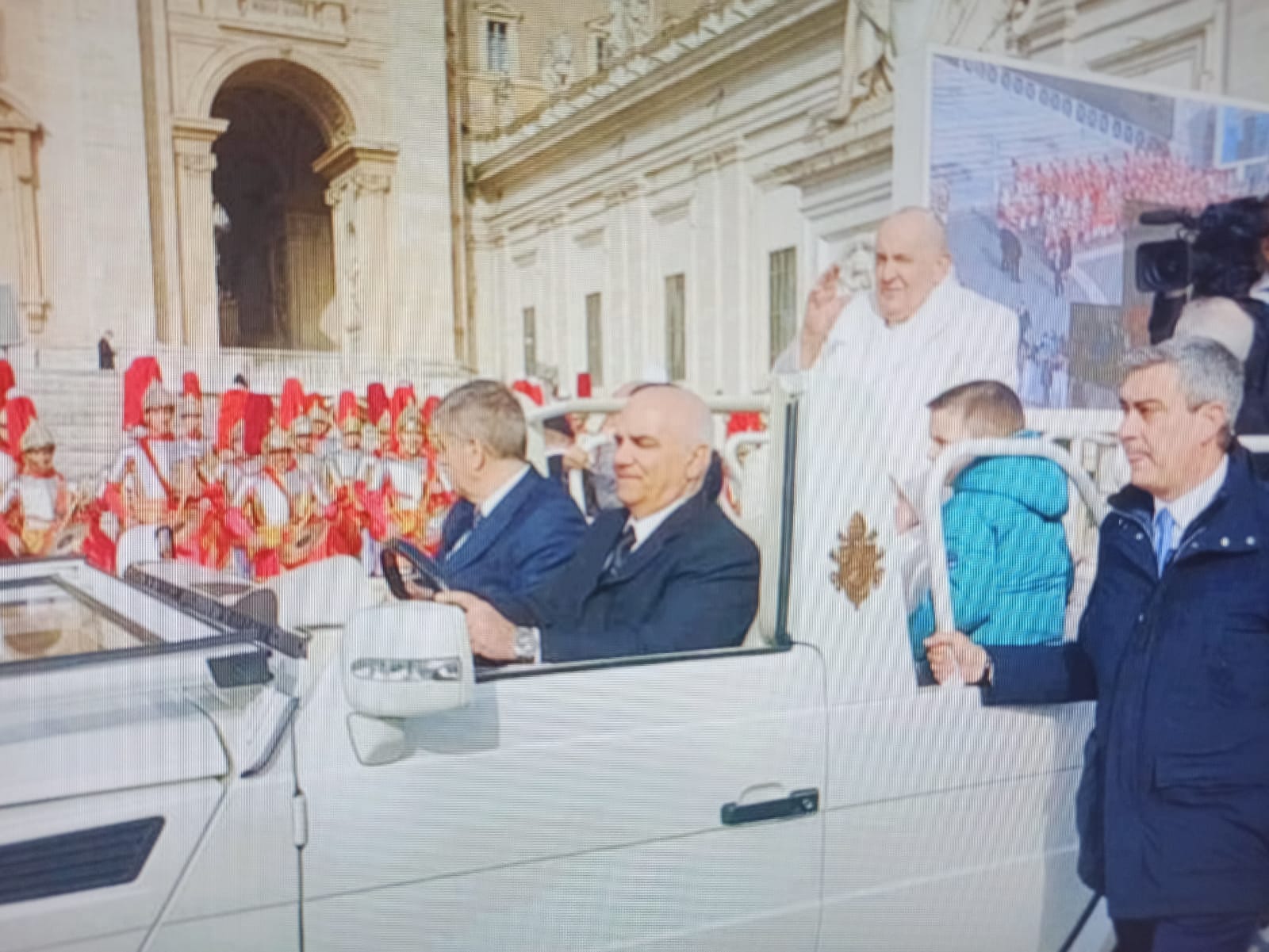 'Los Armaos' ya han desfilado ante el Papa Francisco en el Vaticano 'Los Armaos' ya han desfilado ante el Papa Francisco en el Vaticano