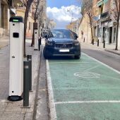 Nuevos puntos de recarga para vehículos eléctricos en la calle Almendralejo de Mérida
