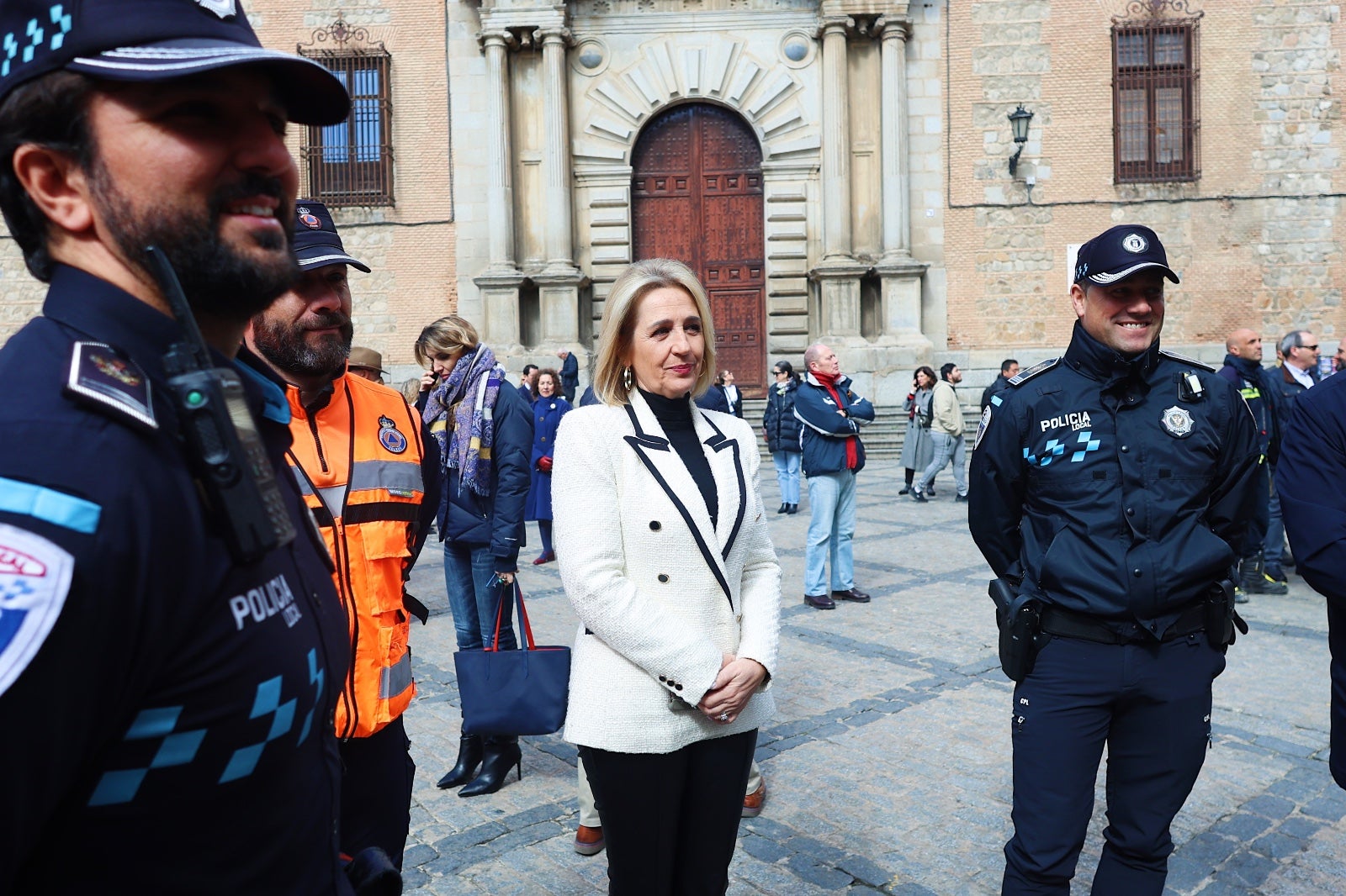 Retiran 13 vehículos requisados estacionados en Coronel Baeza Retiran 13 vehículos requisados estacionados en Coronel Baeza