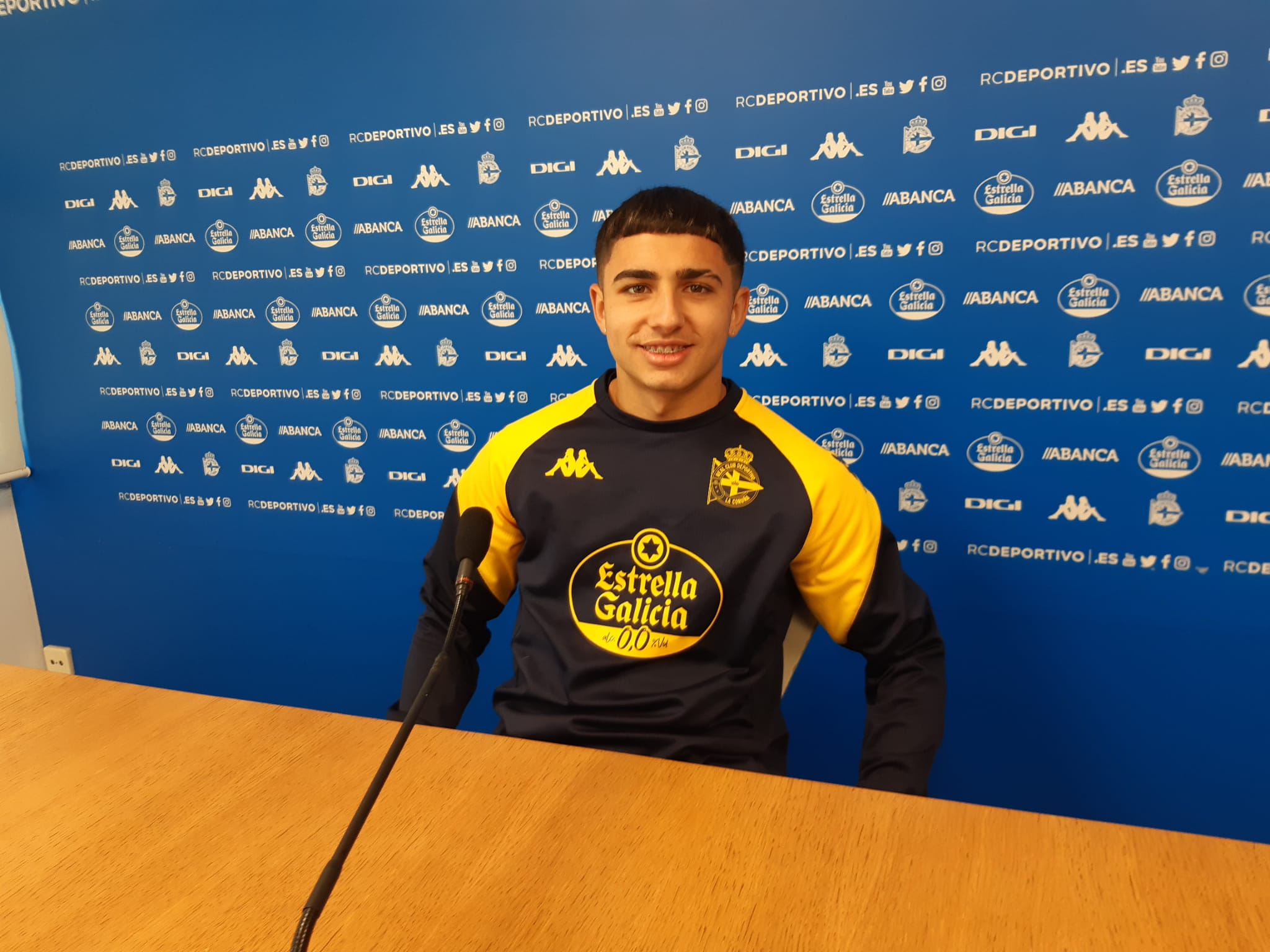 Epifanio abraza a Mikel Odriozola tras la derrota, Yeremay abrazará a Óscar Cano y Diego Gómez renueva hasta 2028 con el Deportivo Epifanio abraza a Mikel Odriozola tras la derrota, Yeremay abrazará a Óscar Cano y Diego Gómez renueva hasta 2028 con el Deportivo