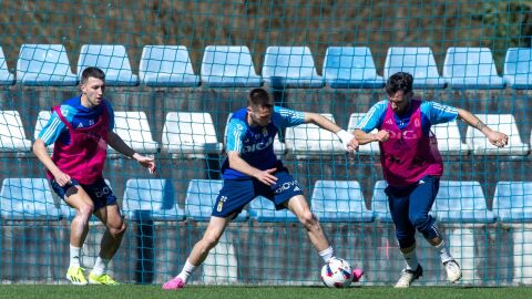 13-3-2024 Abel bretones, Dubasin y Sebas Moyano en un entrenamiento del Real Oviedo