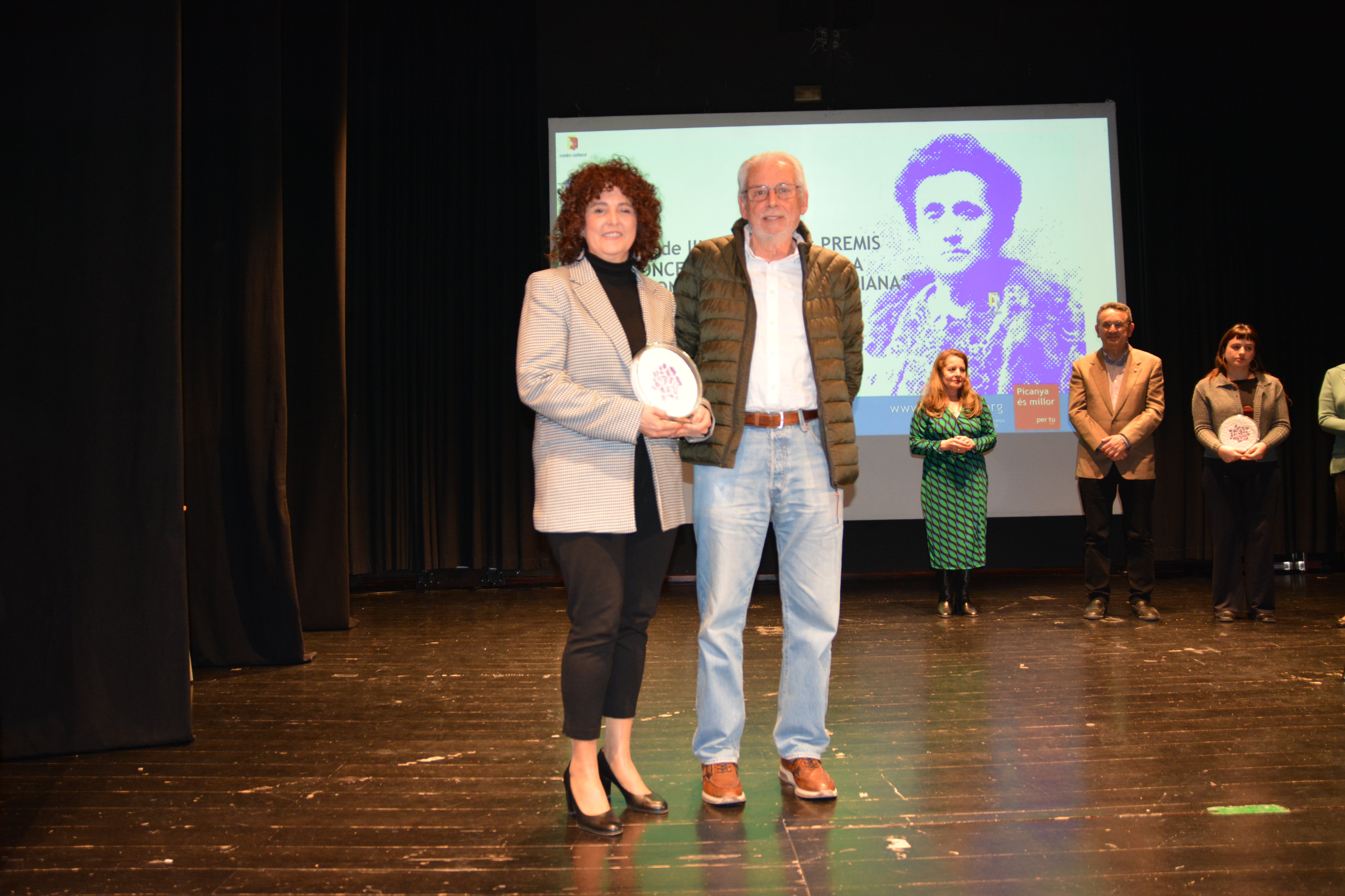 L’Ajuntament de Picanya reconeix la trajectòria investigadora de la professora de l’UJI Azucena García Palacios amb el Premi «Concepción Aleixandre: L’Ajuntament de Picanya reconeix la trajectòria investigadora de la professora de l’UJI Azucena García Palacios amb el Premi «Concepción Aleixandre: