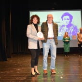 L’Ajuntament de Picanya reconeix la trajectòria investigadora de la professora de l’UJI Azucena García Palacios amb el Premi «Concepción Aleixandre:
