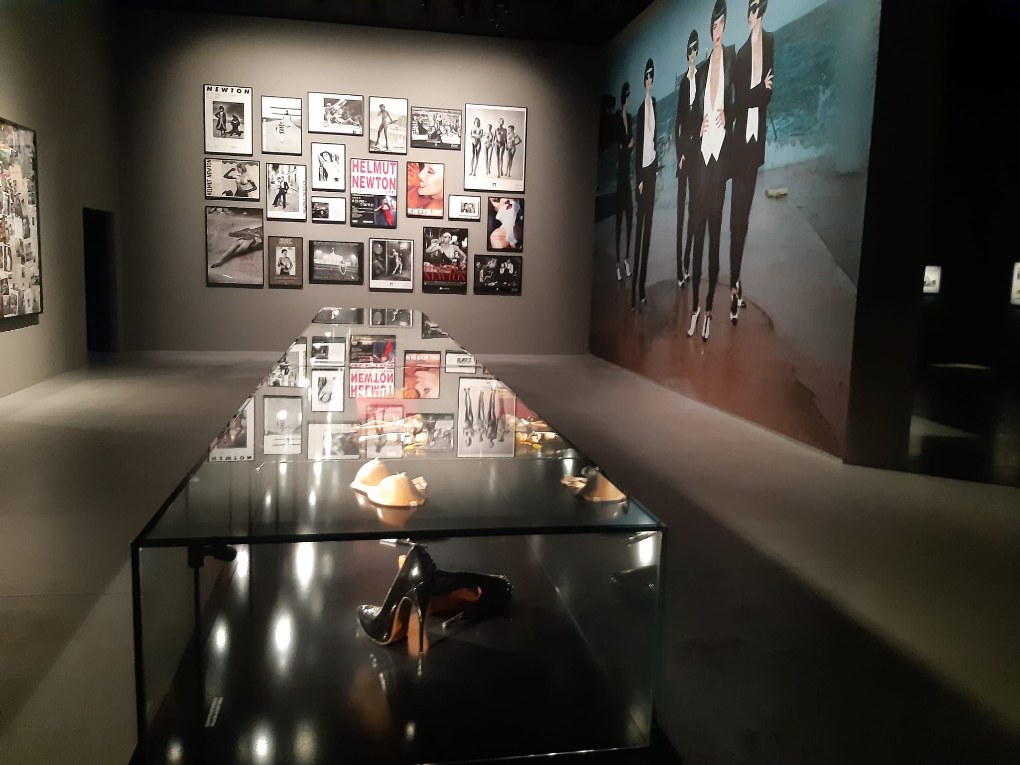 Los alumnos de Adormideras experimentan con la fotografía en la exposición de Helmut Newton, retratista del poder de la mujer Los alumnos de Adormideras experimentan con la fotografía en la exposición de Helmut Newton, retratista del poder de la mujer