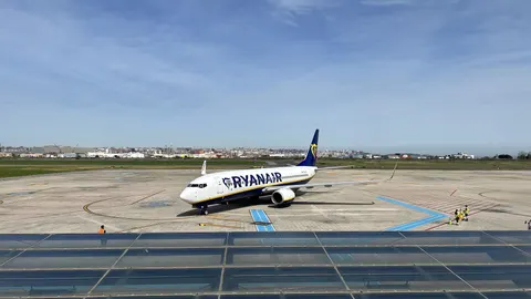 Avión de Ryanair en el aeropuerto Seve Ballesteros de Santander