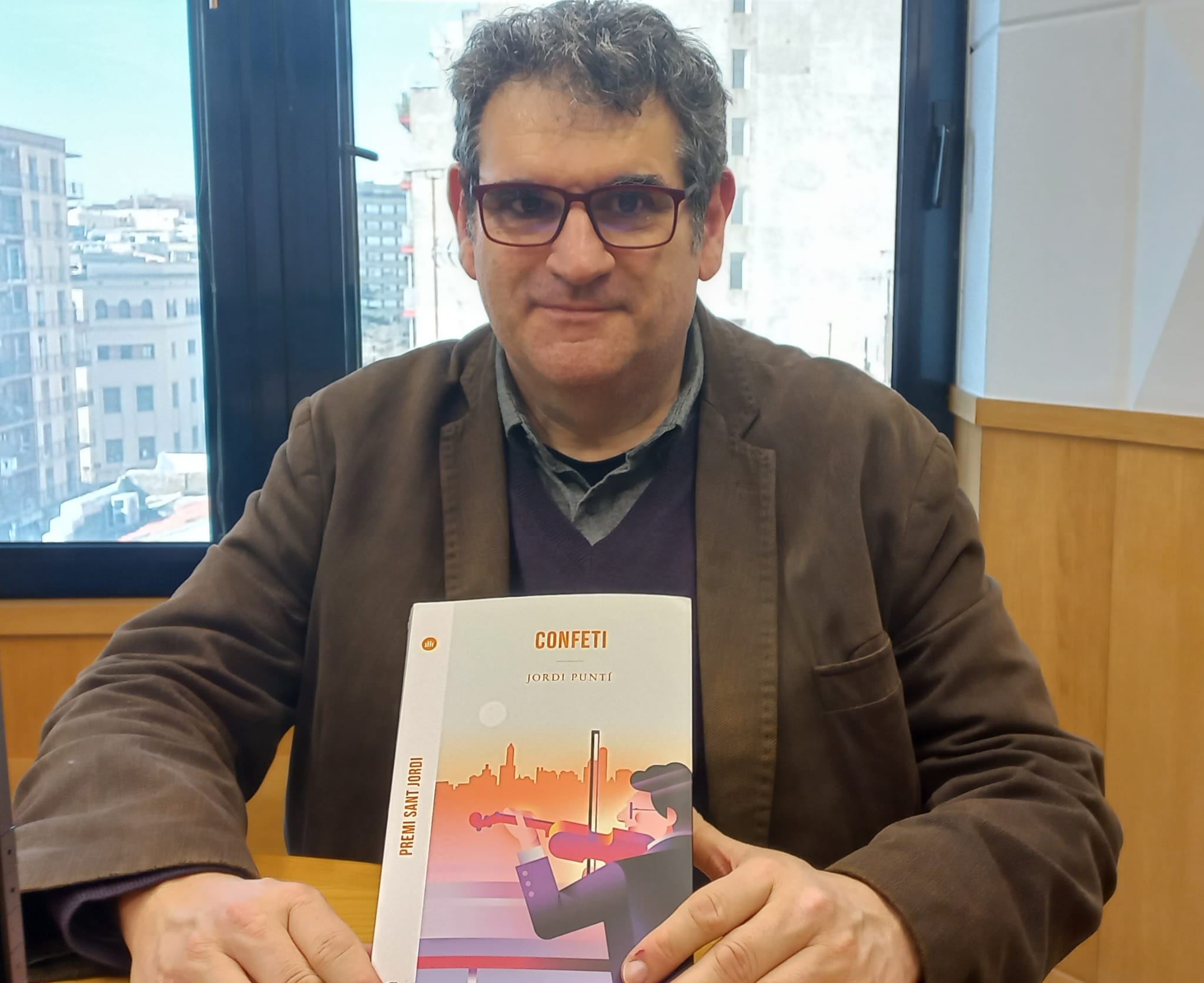 Jordi Puntí presenta a Lleida Confeti, una ficció a mida del músic Xavier Cugat, entre la veritat i la invenció Jordi Puntí presenta a Lleida Confeti, una ficció a mida del músic Xavier Cugat, entre la veritat i la invenció