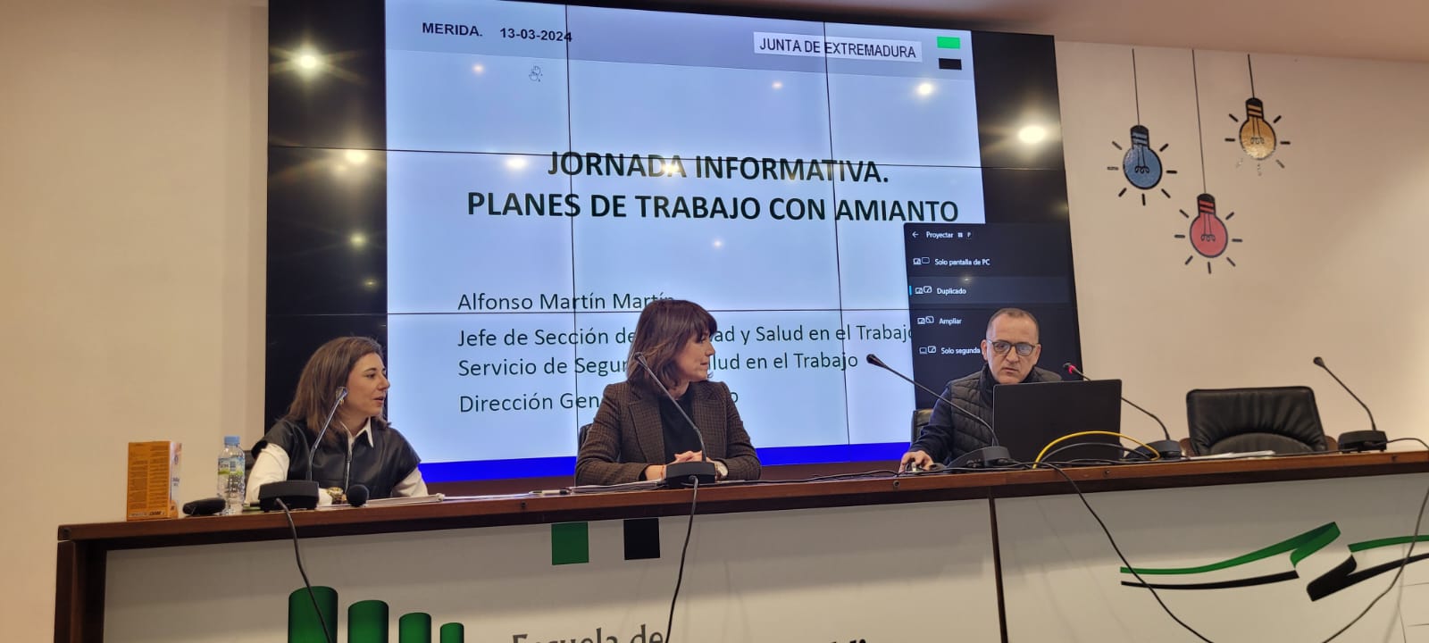 La Junta difunde las ayudas y condiciones de seguridad para los trabajos de desamiantado en Extremadura La Junta difunde las ayudas y condiciones de seguridad para los trabajos de desamiantado en Extremadura