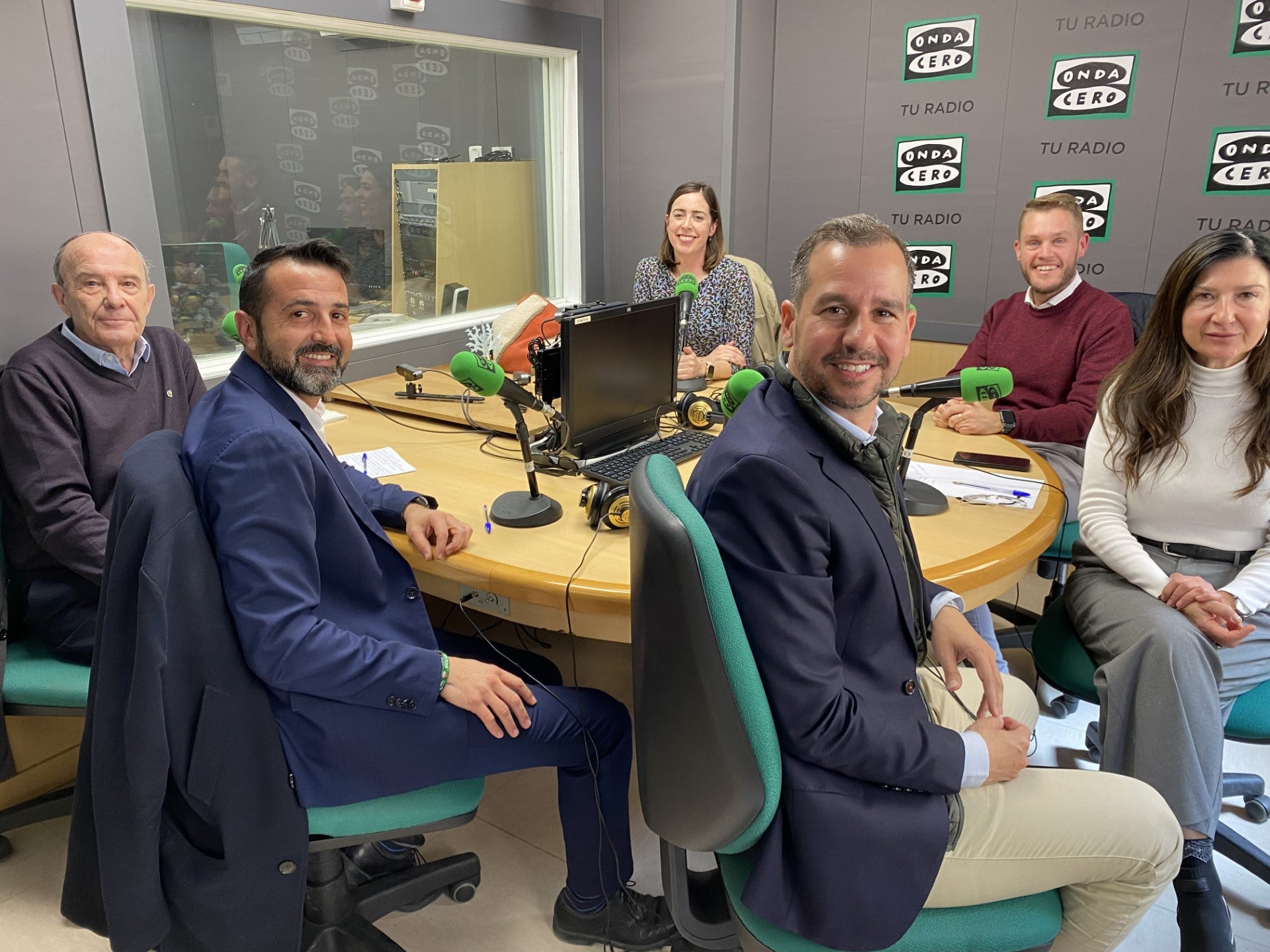 ¿Qué aportará el nuevo Plan de Empleo Municipal de Elche a los jóvenes y a los parados de larga duración, en su mayoría mujeres? ¿Qué aportará el nuevo Plan de Empleo Municipal de Elche a los jóvenes y a los parados de larga duración, en su mayoría mujeres?