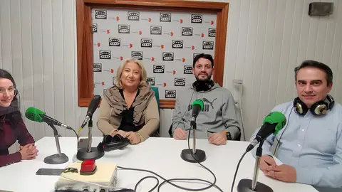 Mª Ángeles Ruiz, Raquel Cruz, Federico Lucendo y Vicente Cruz en 'Tertulia del vino' Mª Ángeles Ruiz, Raquel Cruz, Federico Lucendo y Vicente Cruz en 'Tertulia del vino'