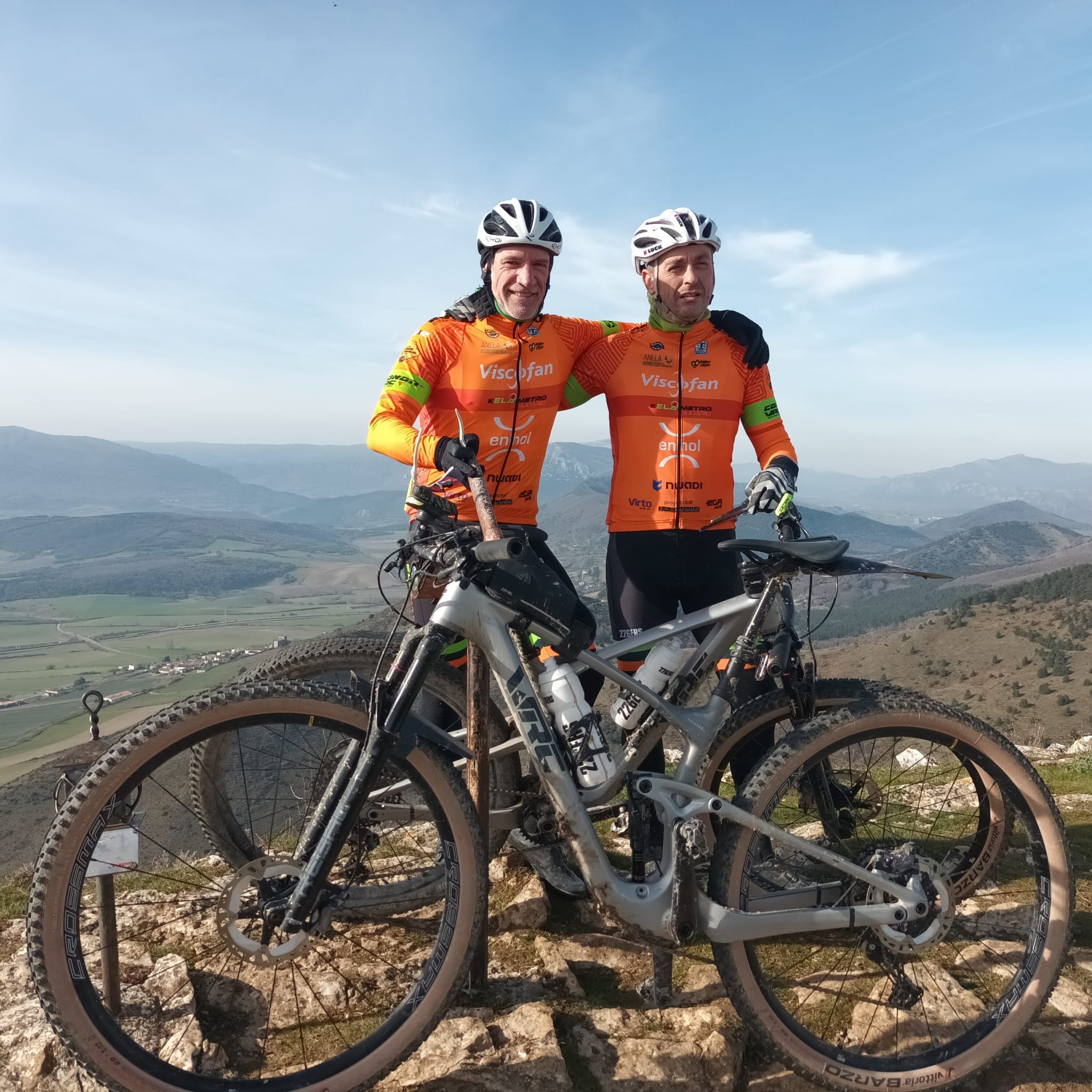 Dos navarros en la prueba de mountain bike más dura del mundo en un reto solidario por la ELA Dos navarros en la prueba de mountain bike más dura del mundo en un reto solidario por la ELA