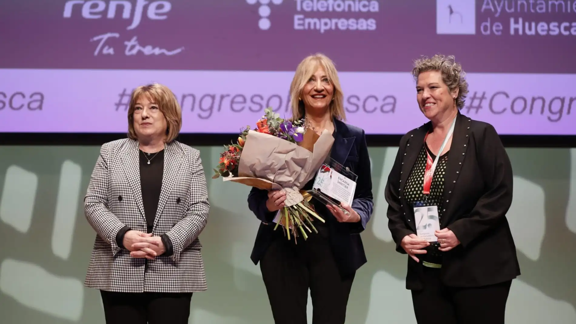 Encarna Samitiér recoge el premio Porquet y lo comparte con las mujeres periodistas