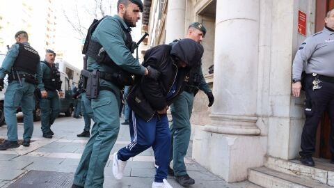 Joaquín Fernández, &#39;El Prestamista&#39;, entrando a los juzgados tras su detención en la operación antidroga &#39;Jaque Mate&#39; de la Guardia Civil.