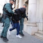 Joaquín Fernández, 'El Prestamista', entrando a los juzgados tras su detención en la operación antidroga 'Jaque Mate' de la Guardia Civil.