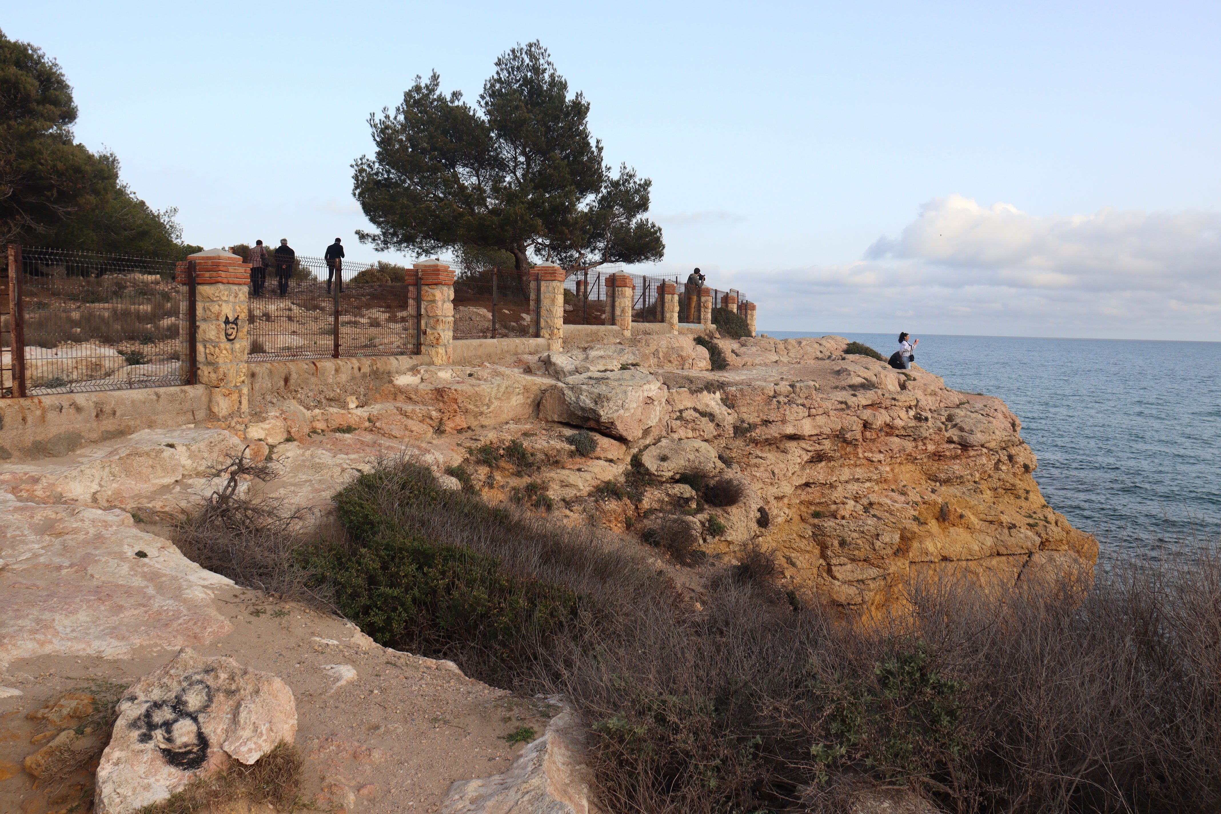 Les obres al camí de ronda per connectar les platges de l’Arrabassada i la Savinosa començaran aquest estiu Les obres al camí de ronda per connectar les platges de l’Arrabassada i la Savinosa començaran aquest estiu