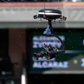 Suspendido el Alcaraz-Zverev por una invasión de abejas en la pista Suspendido el Alcaraz-Zverev por una invasión de abejas en la pista