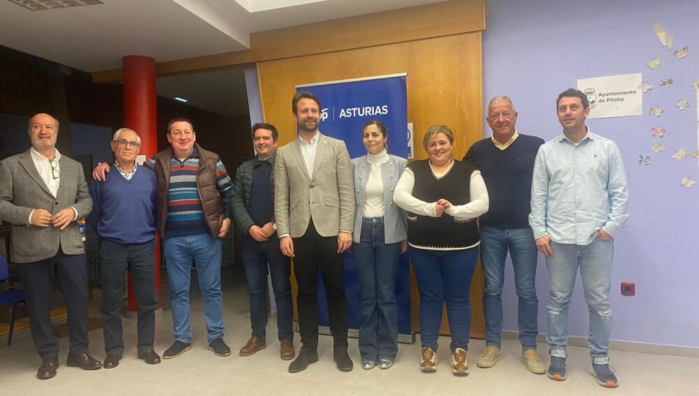 Algunos asistentes al acto de elección de Tino Medina