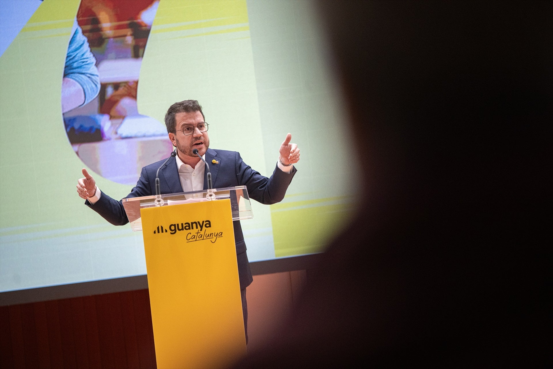 Pere Aragonès acusa a Junts y los comunes de situarse "en el bando de la irresponsabilidad" Pere Aragonès acusa a Junts y los comunes de situarse "en el bando de la irresponsabilidad"