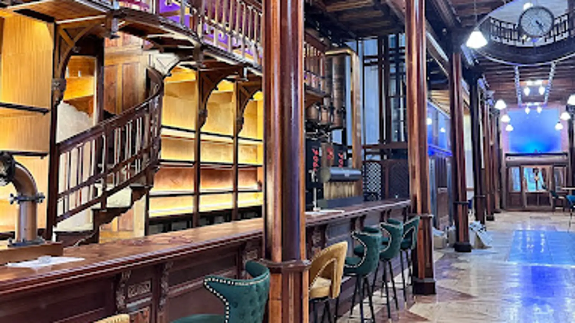 El hotel Las Tres Campanas de Badajoz abre en abril con 15 habitaciones y cafetería-cervecería en la antigua juguetería