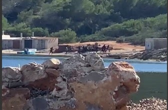 Medio centenar inmigrantes llegan a Ibiza y Formentera a bordo de tres nuevas pateras Medio centenar inmigrantes llegan a Ibiza y Formentera a bordo de tres nuevas pateras