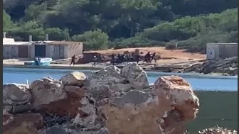 La llegada de la patera a la isla de Ibiza La llegada de la patera a la isla de Ibiza