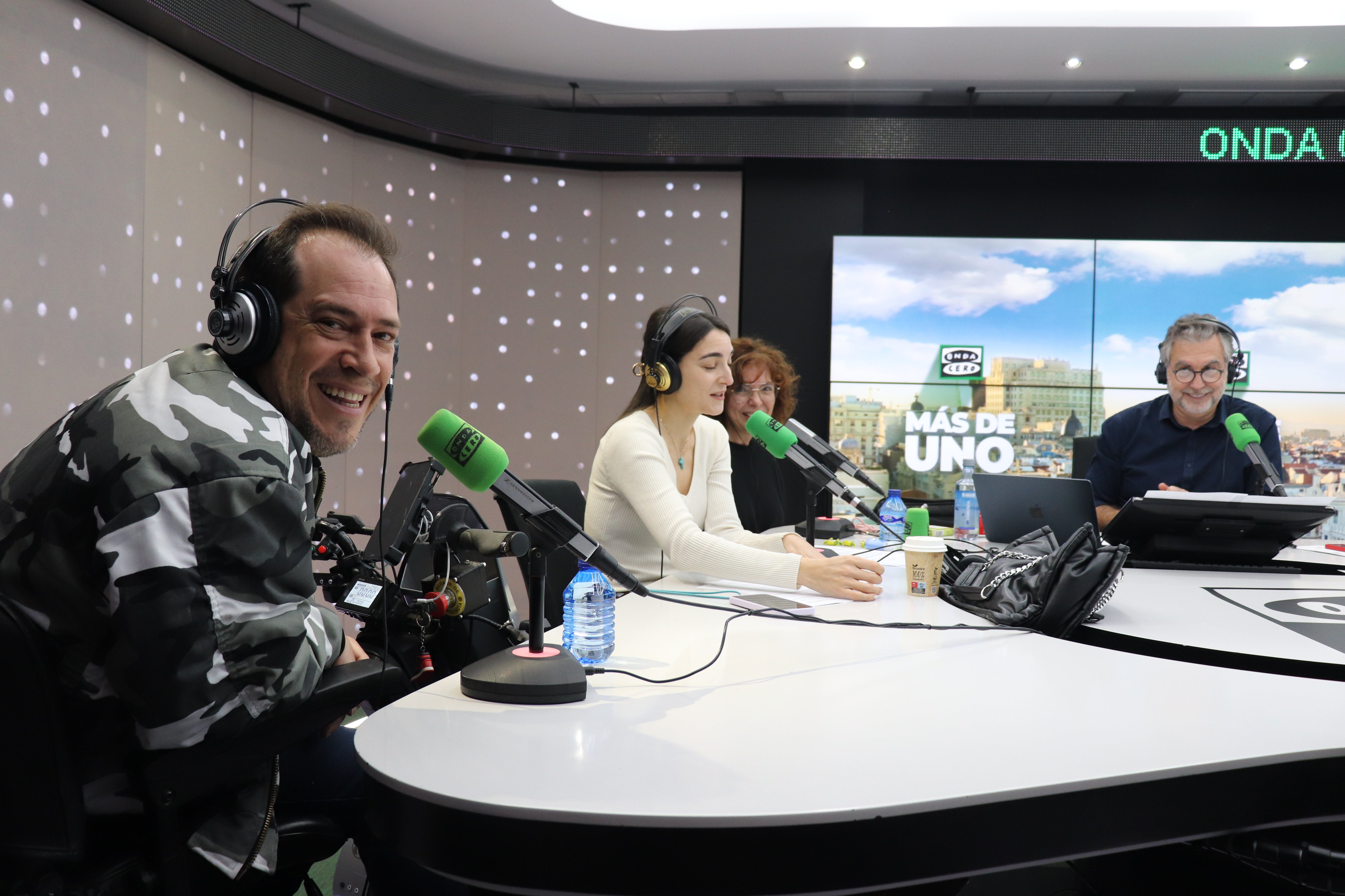 El Langui presenta la película 'La familia Benetón': "Me gusta cómo se normaliza la discapacidad de mi personaje" El Langui presenta la película 'La familia Benetón': "Me gusta cómo se normaliza la discapacidad de mi personaje"