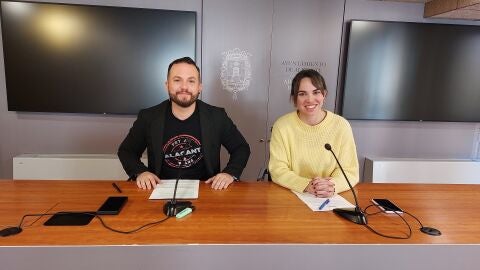 Los concejales de Comprom&iacute;s en el ayuntamiento de Alicante Rafa Mas y Sara Llobel