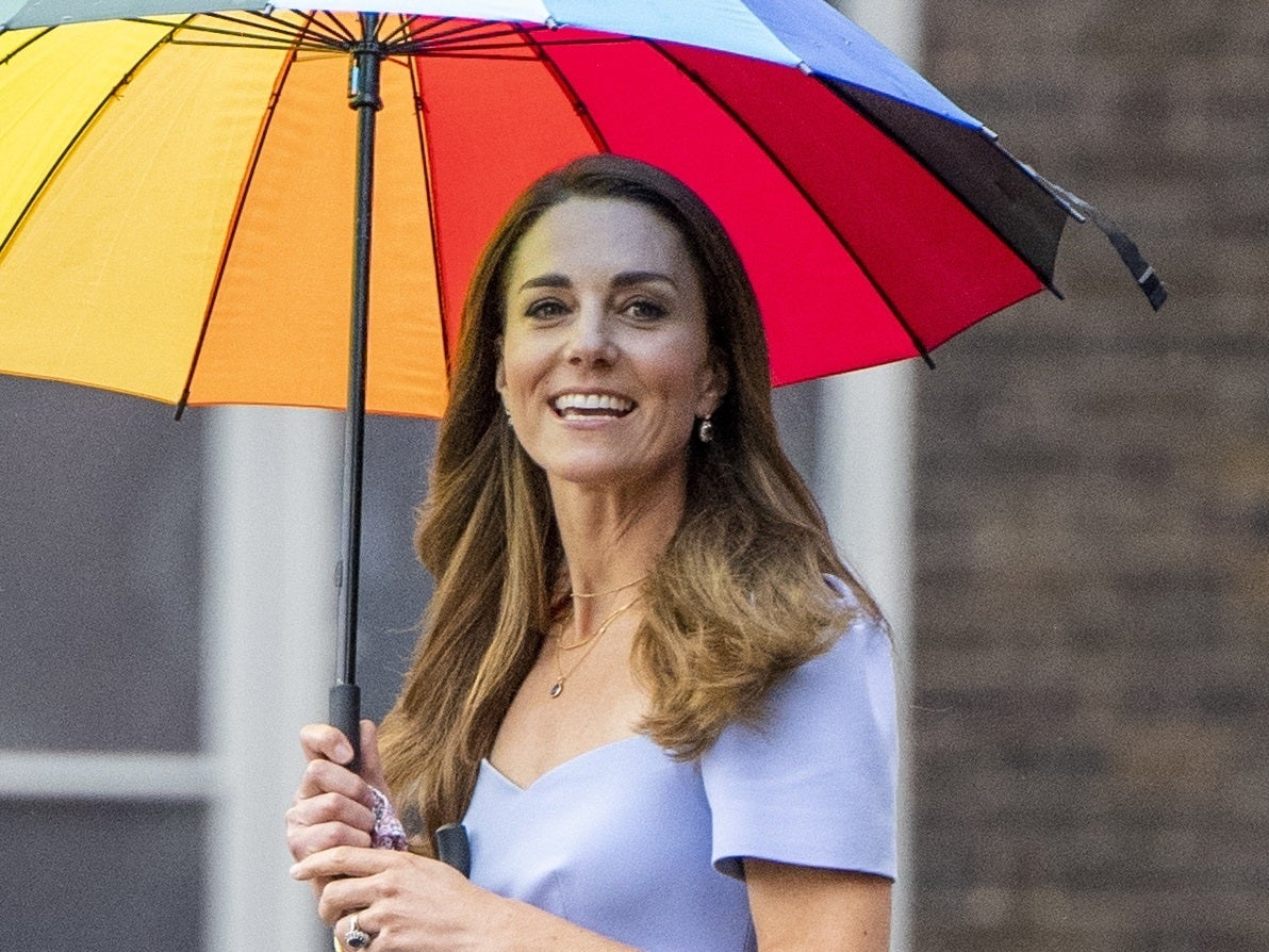 Se publican las primeras imágenes de Kate Middleton tras su operación abdominal Se publican las primeras imágenes de Kate Middleton tras su operación abdominal