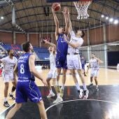 18-3 Una jugada del Clavijo-Alimerka Oviedo Baloncesto 