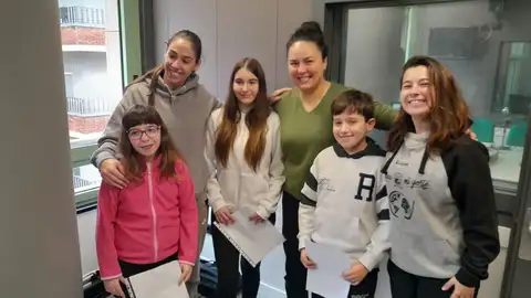 La campeonas del mundo del Telecable Hockey responden a los Pelayines curiosos La campeonas del mundo del Telecable Hockey responden a los Pelayines curiosos