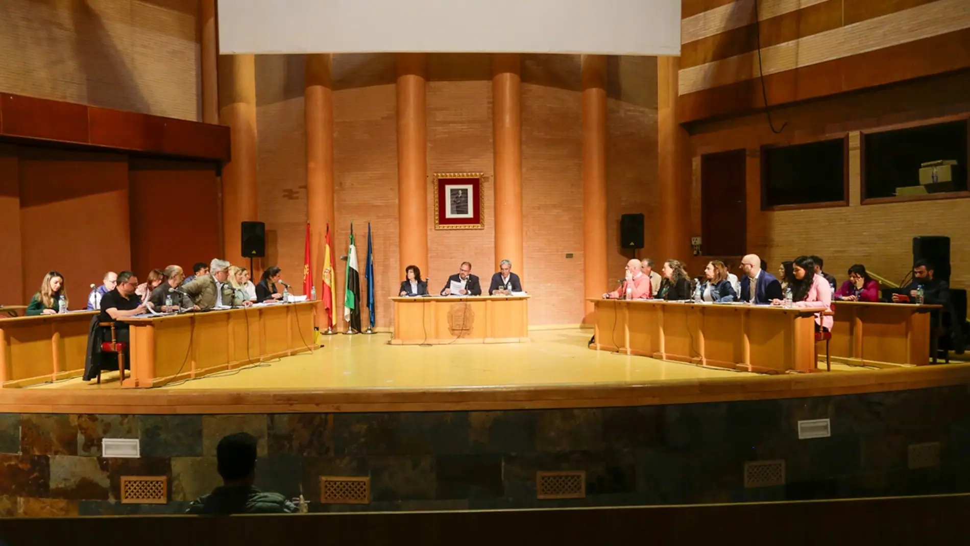El Pleno Municipal aprueba por unanimidad iniciar el expediente para nombrar a Miguel Vargas como Hijo Adoptivo de Mérida