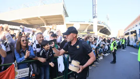 Schreuder saluda a los aficionados Schreuder saluda a los aficionados