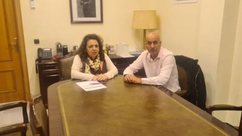 Rachid Sbihi (AUGC) reunido con la delegada del Gobierno, Cristina Pérez