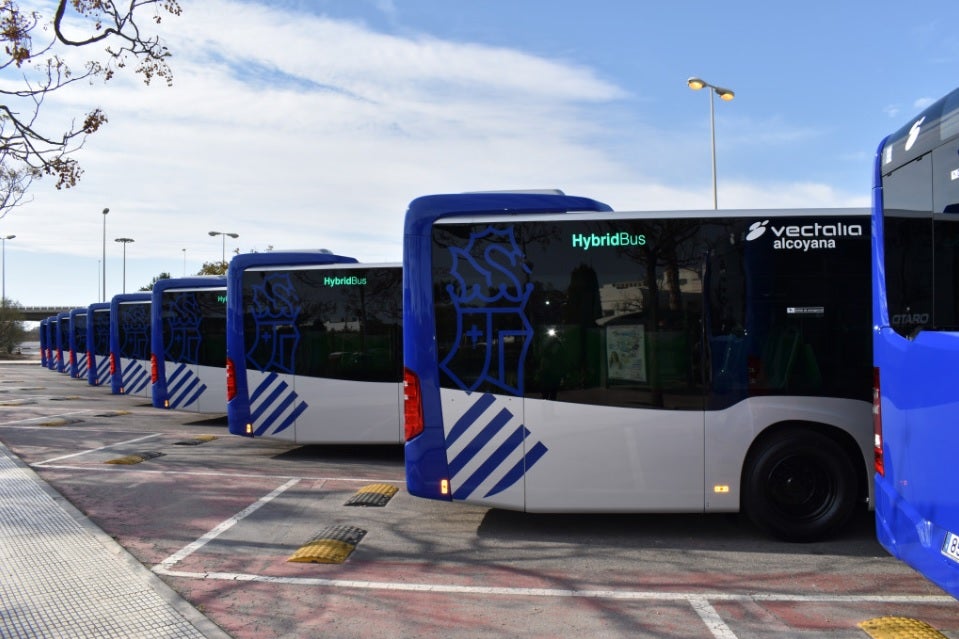 Los sindicatos y la empresa pactan los servicios mínimos durante los paros en festivos y en los servicios nocturnos Los sindicatos y la empresa pactan los servicios mínimos durante los paros en festivos y en los servicios nocturnos